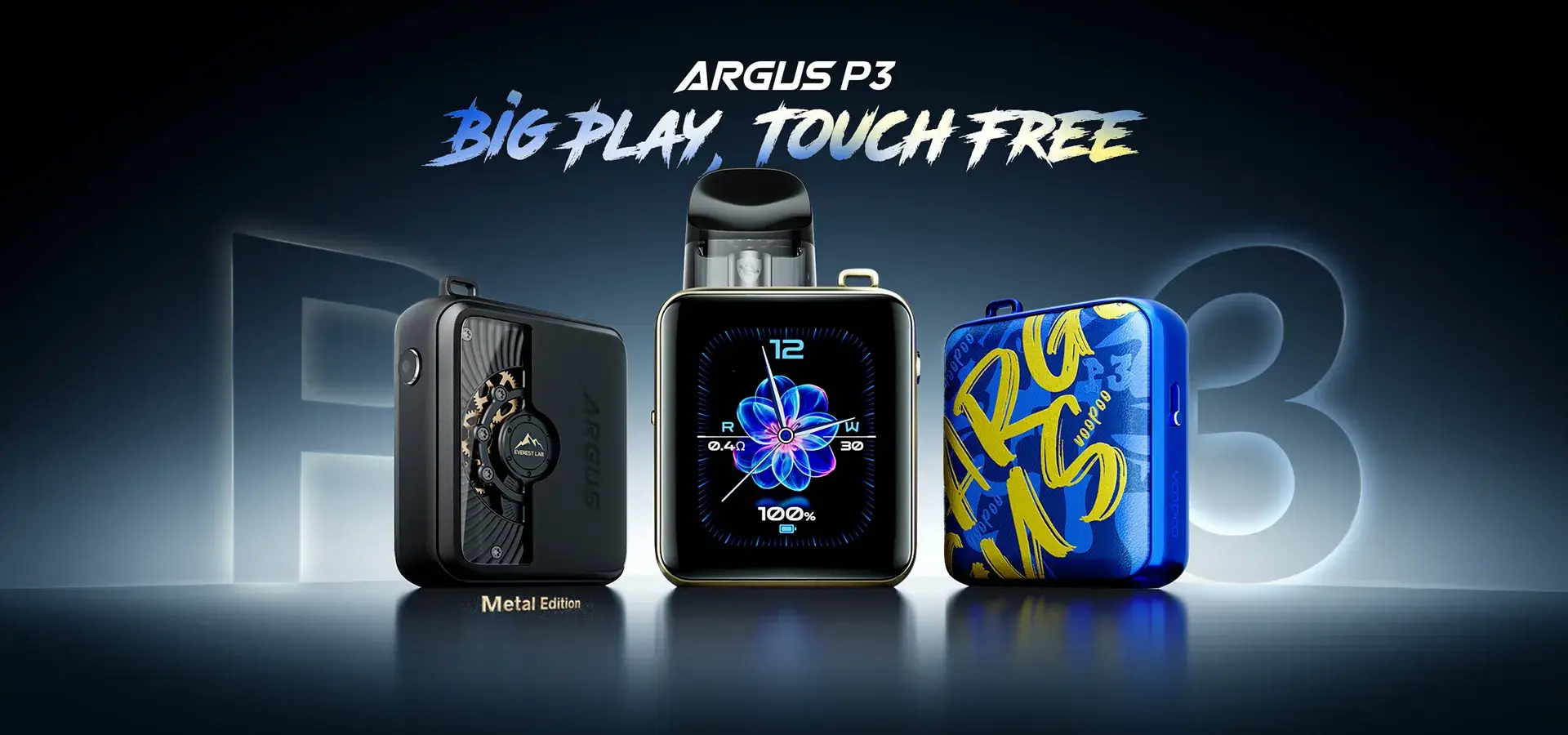 VOOPOO Argus P3 系列形象橫幅。展示 Metal Edition 金屬版、開啟觸控螢幕的金色款以及藍色塗鴉款。背景 Slogan 為 "BIG PLAY, TOUCH FREE",強調其大螢幕觸控與多樣化外觀設計。