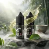 茶語煙油 (30ml/40mg) - 清心烏龍明星口味 台灣高山茶原葉萃取【茶語煙油】主圖,展示兩瓶 30ml 40mg 清江烏龍 (Qingjiang Oolong) 丁鹽茶香菸油,周圍環繞著現泡茶葉與潑濺水花。專為小煙替菸設計。