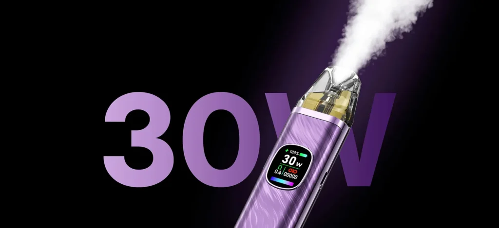 OXVA XLIM PRO 2 小蠻牛二代電子煙主機羽毛紫版特寫橫幅圖,螢幕清晰顯示 30W 輸出功率與電量,展現高清互動彩屏與科技感煙霧繚繞效果